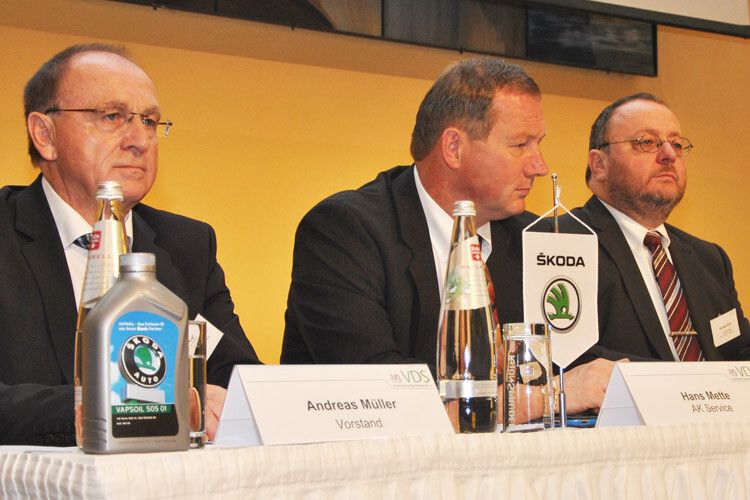 Der Vorstand berichtete den Skoda-Partnern von seiner Arbeit im vergangenen Jahr: (v. li.) Andreas Müller, Hans Mette, Günther Rabe... (Foto: Scheid)