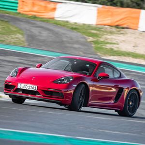 (Porsche)
