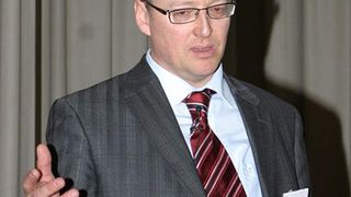 Wilhelm Modersohn jr. begrüßt die 140 Teilnehmer des Edelstahl Rostfrei Forum Bau 2009 in seinem Unternehmen. (Archiv: Vogel Business Media)