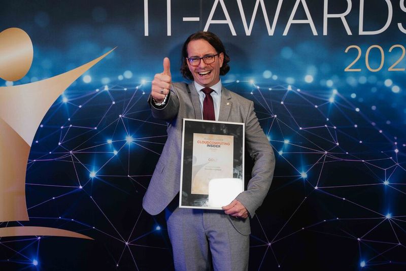 Falk Pfitzer von Bechtle will uns sagen: Dieser IT-Award ist top! (Bild: Manuel Emme Fotografie)