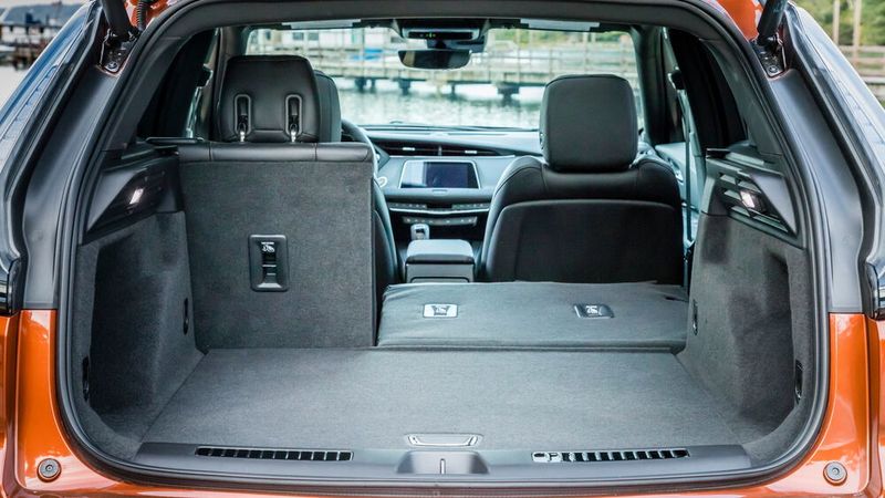 Etwas enttäuschend fällt jedoch der Kofferraum mit seinen mageren 637 Litern aus. (Cadillac)