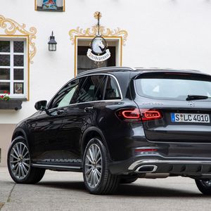 (Mercedes)