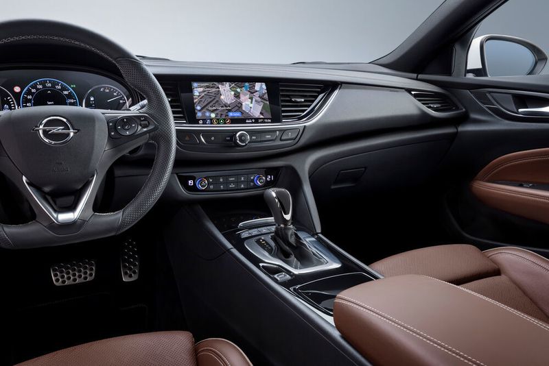 Die Systeme erhalten einen sieben (Radio) bzw. acht (Navi Pro, im Bild) Zoll großes Touchdisplay. (Opel Automobile)