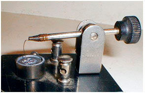 Bild 11: Katzenschnurrhaar-Detektor von Galena. (Analog Devices)