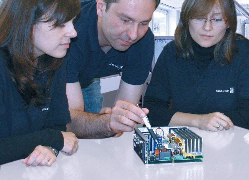 Leistungselektronik, Regelungstechnik, PC- und Embedded-Programmierung, Leiterplattenlayout, EMV oder mechanische Konstruktion: Sieb & Meyer hat alle Experten unter einem Dach.  (Sieb & Meyer)