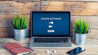 Unternehmen brauchen neue Konzepte und Lösungen, um ihre verteilt arbeitende Belegschaft zuverlässig mit Software, Updates und Patches zu versorgen. (Bild: © – daviles – stock.adobe.com)