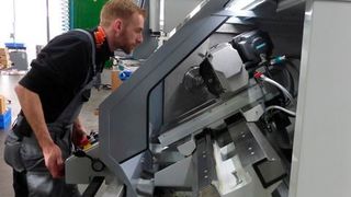 Das neue Design der GDW C 280Z bietet ein leichtes Handling sowie einen übersichtlichen Arbeitsraum. (GDW Werkzeugmaschinen)