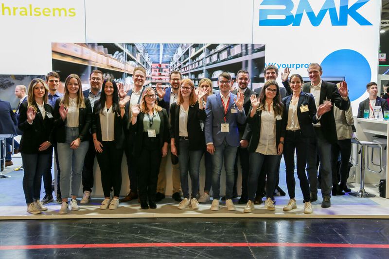 BMK (Halle A1, Stand 461): In diesem Jahr feiert BMK das 30. Firmenjubiläum; ein Grund mehr, an der electronica teilzunehmen. BMK stellt auf der Messe sein umfangreiches Dienstleistungsportfolio vor, das von der Auftragsentwicklung über verschiedenste Fertigungstechnologien im Bereich PCBA bis hin zur Systemmontage und den After-Sales-Services reicht. Interessenten können am Stand zudem das digitale Kollaborationsportal des Prototypenservices BMKyourproto live erleben. (Bild: BMK)