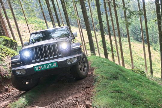 Der Wrangler JL startet in Deutschland zunächst nur mit dem neuen 2,2-Liter-Multijet-Turbodiesel-Vierzylinder (200 PS) – der neue 2-Liter-Benziner (270 PS) kommt im ersten Quartal 2019.(Bild:  Rehberg)