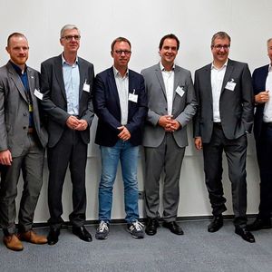 Die Teilnehmer des Roundtables auf der Cebit 2018 (von links nach rechts): Christoph Witte, IT-meets-Press; Ralf Klemke, PlusServer; Patrick Quellmalz, VOICE-CIO Service GmbH; Erich Vogel, Computacenter AG; Andreas Zipser, Sage; Heiko Henkes, ISG Information Services Group; Dr. Martin Wunderli, Trivadis, Eckhard Schwarzer, DATEV eG, Wolfgang Miedl, IT-meets-Press und Silvio Kleesattel, Beck et al. Services.