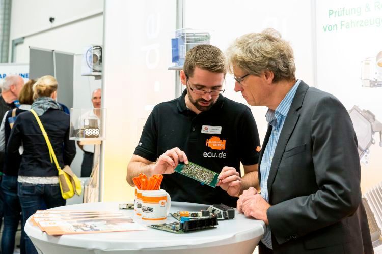 Kleiner Schaden, teure Reparatur? „Nein“ sagen da die Vertreter der Marke ecu.de von Glaubitz. Seit vielen Jahren setzen die Sachsen um Firmengründer Andreas Ullmann defekte Kfz-Elektronik sicher und günstig instand. (Stefan Bausewein)