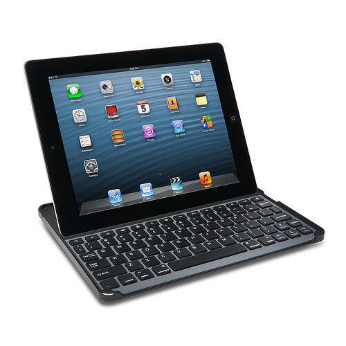 Highlight für Ihn: Die Keycover Hard Shell Tastatur für das iPad eignet sich für das iPad 4/3/2 und dient gelichzeitig als Ständer (K37774DE; UVP: 79,99 Euro). (Bild: Kensington)
