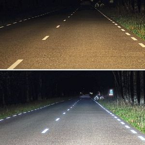 Oben zwei Fahrzeugscheinwerfer mit konventionellen Halogenlampen, unten mit der Nachrüstlösung „Philips Ultinon Pro6000 LED“(Bild:  Lumileds/Philips)