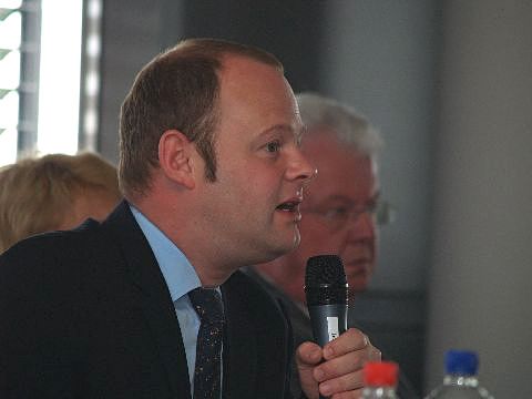 Siegfried Trede präsentierte die Zahlen und Fakten des DAT-Reports 2010 und erklärte die Veränderungen der Werte im Vergleich zu den Vorjahren. (Archiv: Vogel Business Media)