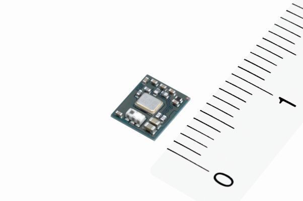Bild 6: Weltweit kleinste Bluetooth Low Energy Modul, entwickelt für die Bluetooth 4.0 Low Energy mit Abmessungen von nur 4,6 mm × 5,6 mm. (Bild: TDK Corporation)