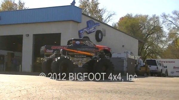 Der Bigfoot 20: der weltweit erste Monstertruck mit Elektroantrieb macht mit über 260 kW und 1100 Nm Autos umweltschonend platt (Bild: Bigfoot 4x4 Inc.)