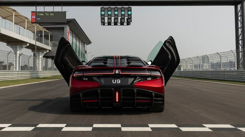 Scherentüre sorgen für einen spektakulären Auftritt. (Bild: Yangwang)