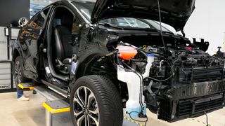 Die Reparatur mit gebrauchten Ersatzteilen ist auch eine Zeitfrage, insbesondere, wenn mit Neuteilen kalkuliert wurde. (Bild: Wenz - VCG)