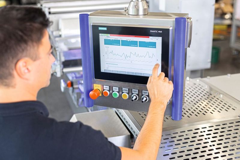 Die Visualisierung der aktuellen Messwerte sowie der Grenzwerte hat Schreyer in die Bedienoberfläche der Maschine integriert und so für den Maschinenbediener oder das Servicepersonal direkt zugänglich gemacht. (Bild: Wittenstein)