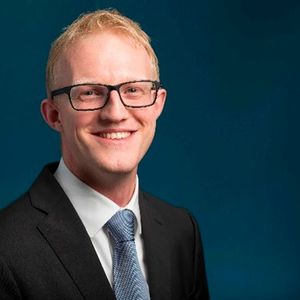 Christian Krieg von LMT Kieninger erklärt bezüglich Digitalisierung und Vernetzung in der Zerspanungswelt, dass eine moderne Sensorik im Hinblick auf den Einsatz bei Zerspanungswerkzeugen darüber zu informieren kann, ob sogar einzelne Schneidplatten und -elemente ein- oder ausgefahren sind. So könnten Schäden am Bauteil oder Werkzeug im Vorfeld vermieden werden. Mehr dazu im Rahmen der EMO 2019 vom 16. bis 21. September in Hannover.