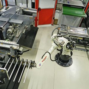 Der Kawasaki-Roboter RS020N ist der zentrale Dreh- und Angelpunkt der automatisierten Produktion.