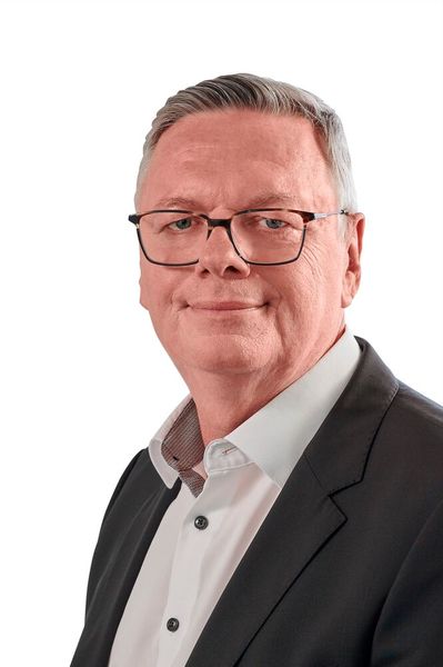 Andreas Matthé, CEO Electrical Products bei Siemens Smart Infrastructure: „Um das rasante KI-Wachstum zu ermöglichen, benötigen wir zügig intelligente, zuverlässige und skalierbare Stromversorgungslösungen für Rechenzentren. In Kombination mit unseren elektrischen Produkten und Lösungen ist Rittal ein idealer Partner, wenn es um Tempo und Standardisierung bei Infrastruktur geht. (Bild: Siemens )