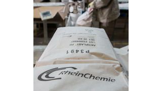 Der Lanxess-Geschäftsbereich Rhein Chemie spielt seine umfangreiche Expertise im Bereich Kautschuk-Additive für Reifen und Automobilkomponenten auf der Messe „Tire Technology 2017“ vom 14. bis 16. Februar in Hannover aus. Mit dabei ist unter anderem eine besondere ungefüllte Reifen-Innenspüllösung, die für erhöhte Sauberkeit bei der Produktion sorgen soll. (Rhein Chemie)