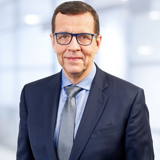 „Wir wollen, dass sich jeder Solvay-Mitarbeiter seines Reise-CO2-Fußabdrucks bewusst ist und als verantwortungsbewusster Bürger handelt“, sagt Hervé Tiberghien, Chief People Officer bei Solvay.(Bild:  Solvay/ Diego Crutzen)