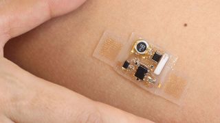 Ein bieg- und dehnbares Sensorpflaster auf Basis herkömmlicher SMD-Komponenten (Northwestern University)