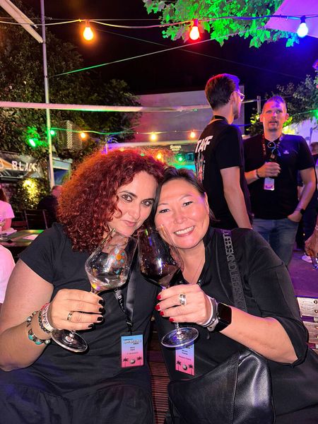 Keine DC-Party ohne Besa Agaj (l., IT-BUSINESS) und Miriam Franke (Western Digital) (Bild: Vogel IT-Medien GmbH)