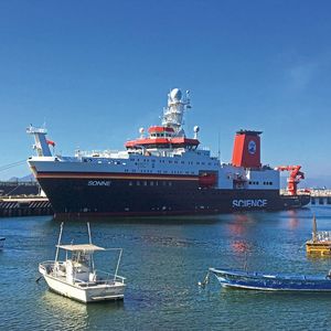 Das Forschungsschiff „Sonne“ im Hafen von Manzanillo, Mexiko, am Ende der Forschungsfahrt SO267/2.(Bild:  Thomas Browning, Geomar Helmholtz Centre for Ocean Research Kiel)