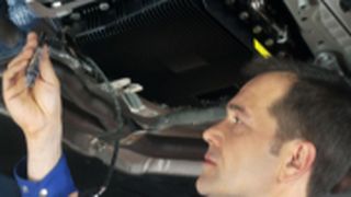 Lambdasonden aus dem Bosch-Ersatzteilprogramm entsprechen in allen Details den Sonden aus der Erstausrüstung. Für den problemlosen Einbau in der Werkstatt werden sie mit passendem Stecker und passender Kabellänge geliefert.  (Foto: Bosch)