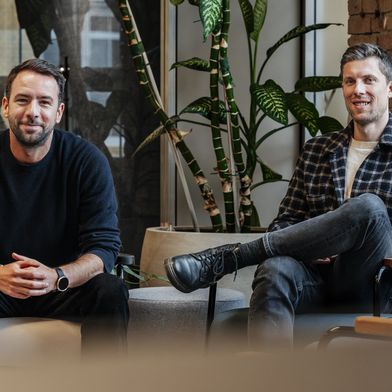Die Gründer Sven Gasper (CEO, links) und Philipp Mackeprang (CPO). (Bild: Reiner AI)