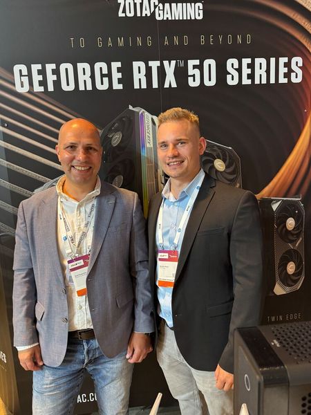 Zisis Kasparidis (l.) und Alexander Pietsch von Zotac (Bild: Vogel IT-Medien GmbH)
