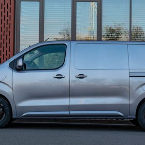 Der E-Expert wird wie der Citroën E-Jumpy in drei verschiedenen Längen angeboten.(Bild:  Peugeot)
