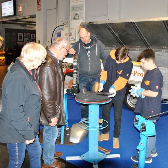 Für große und auch kleine Macher: Die Bremen Classic Motorshow ist eine Oldtimermesse für „echte“ Oldtimerfans.(Bild:  Dominsky/»kfz-betrieb«)