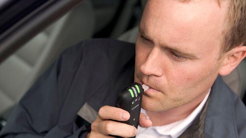 Dass die Motorblockade bei Alkoholisierung ein wirkungsvolles Mittel zur Unfallvermeidung ist, machen Erfahrungen aus Ländern wie Schweden deutlich. Dort sind Alkohol-Interlocks in Behördenfahrzeugen schon seit 2003 Pflicht.  (Bild: Volvo)