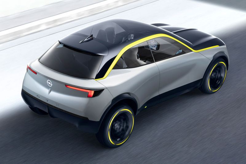 Die Leistung für das vollelektrische Fahrzeug liefert eine kompakte 50 kWh-Lithium-Ionen-Batterie, die induktiv geladen werden kann.  (Opel)