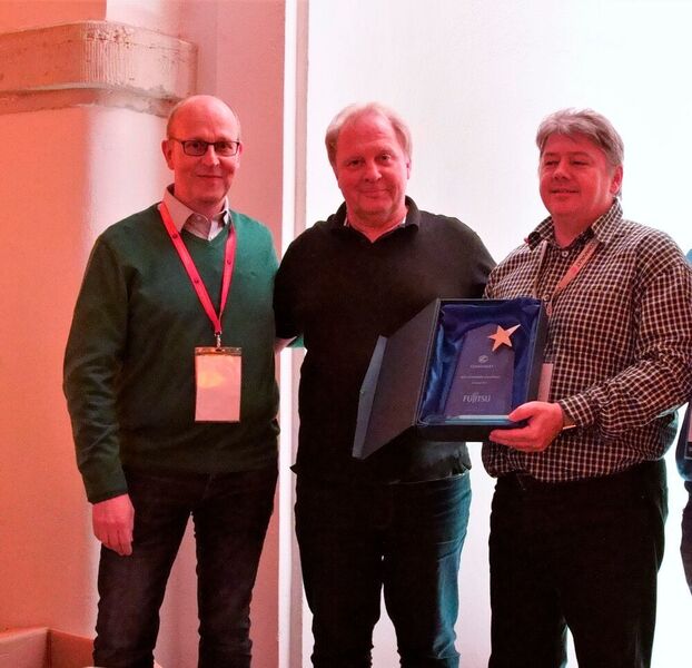 Fujitsu gewinnt in der Kategorie „New Customer Champion“: Georg Glasmacher (Commvault), Thorsten Büttner und Sepp Stieger (beide Fujitsu). (Commvault)