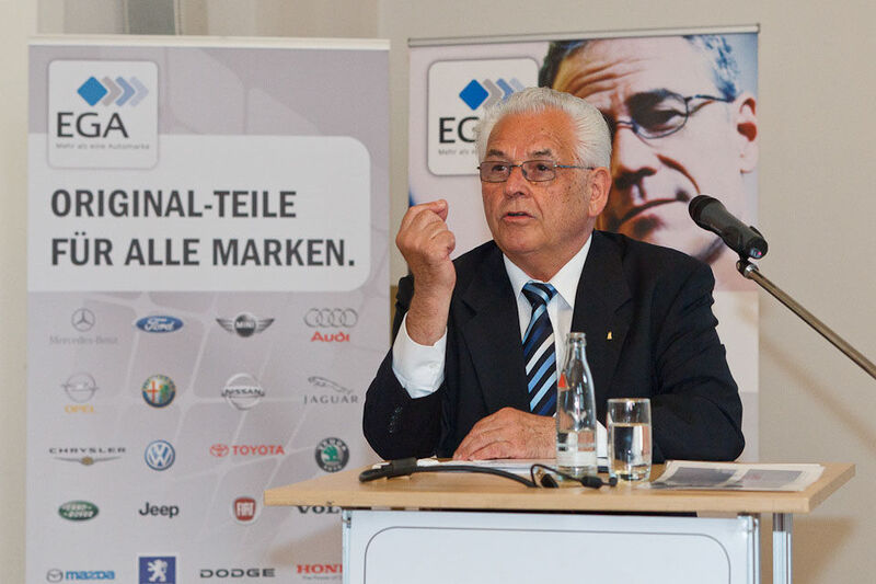 Gastredner Manfred Maus gründete die OBI-Heimwerkermärkte und ist heute EGA-Fan: „Sie sind die einzige Marke, die auf dem richtigen Weg ist.“ (Archiv: Vogel Business Media)