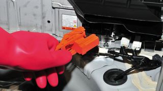 Bei Hochvoltfahrzeugen heißt es nicht nur „gewusst wie“ – sondern auch womit. (Bild: SPX)