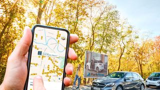 Nutzer können auf ein immer größeres Angebot an Mobilitätsdienstleistungen zurückgreifen. (Daimler)