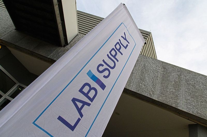 Es ist LAB-SUPPLY-Zeit. Am 24. September machte die Labormesse in Leverkusen Halt. Wir blicken in Bildern und mit ein paar Besucherfeedbacks zurück auf den Tag.    Mehr Infos zu den kommenden LAB-SUPPLY-Messen finden Sie auf www.lab-supply.info (Bild: Stefan Stark)