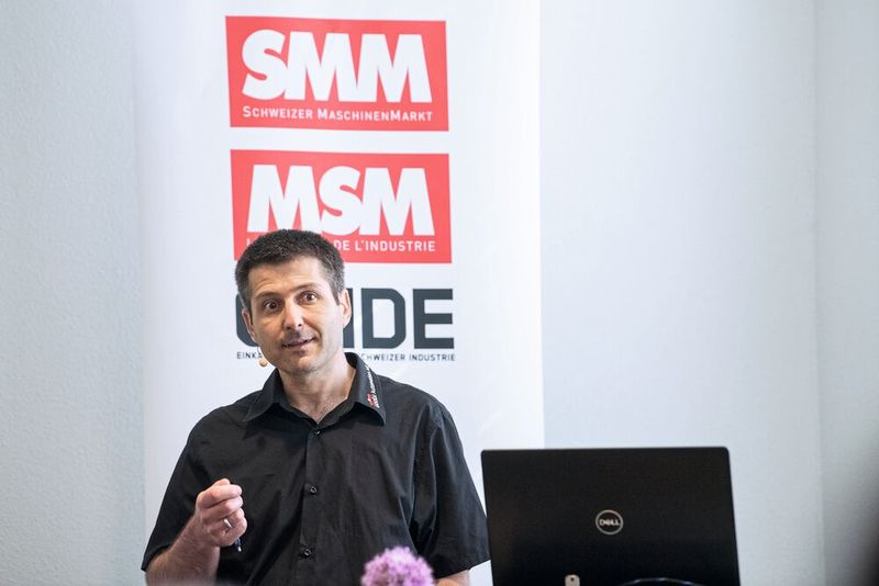 Michael Lendi, Leiter Entwicklung Automatin bei der Goodj Automation AG, zeigte wie Unternehmen praxisnah die passende Automationslösung für ihr Unternehmen finden können. (Bild: Thomas Entzeroth)