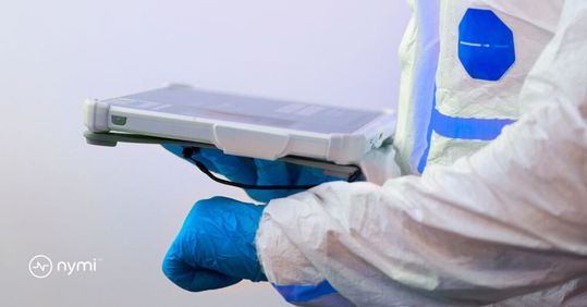 Wer in der Pharmaproduktion kritische Prozessschritte ausführt, muss eindeutig identifizierbar sein. Nur so lässt sich sicherstellen, dass ausschließlich autorisierte Personen auf sensible Prozesse zugreifen.(Bild:  Nymi)