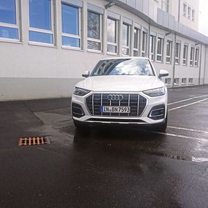 Das Tagfahrlicht ist beim Facelift des Q5 im Scheinwerfer nach oben gewandert. (Bild:  Sven Prawitz/Vogel Communications Group)