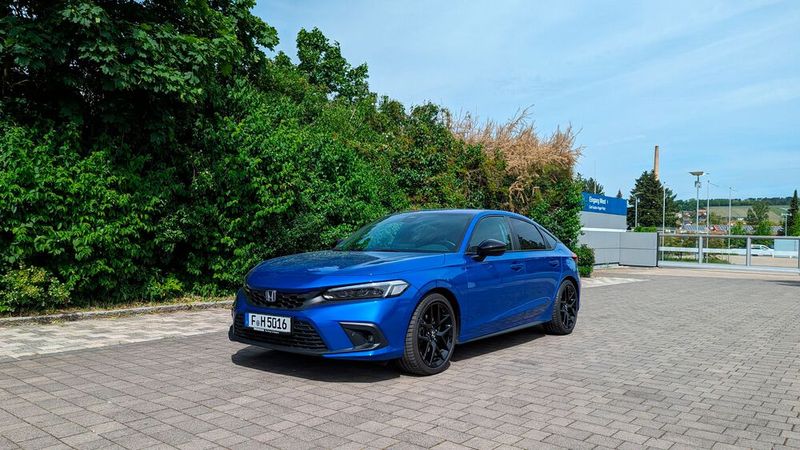 Das Gesicht des Civic mit den breiten Scheinwerfern gefällt uns indes weniger gut ... (Bild: Rosenow – VCG)