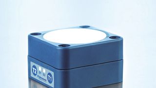 Der neue Ultraschall-Abstandssensoren lcs+600 von microsonic mit Echo-Laufzeitmessung besitzt eine Reichweite von acht Metern. (Bild: Microsonic)