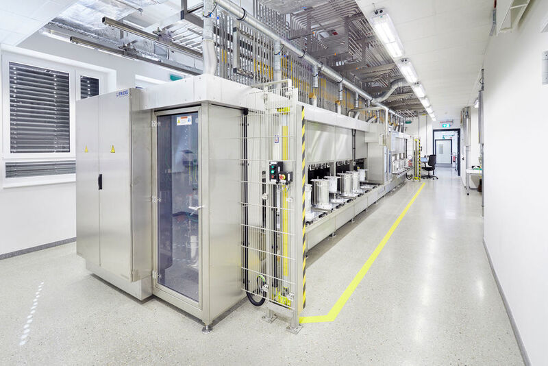 Der Labordosierautomat ist einzigartig in der Lackindustrie und sorgt für gleichbleibende Qualität und Reproduzierbarkeit von Standard-Formulierungen. (BASF Coatings)