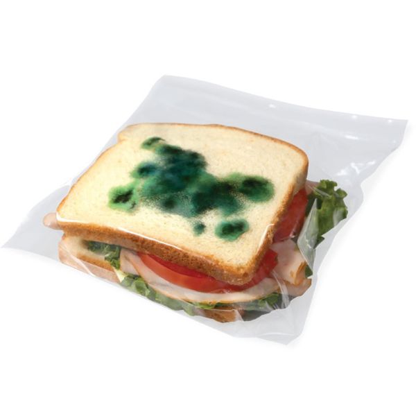 Sie bringen liebevoll belegte Brote mit zur Arbeit, freuen sich den gesamten Vormittag darauf und müssen in der Pause feststellen, dass sich schon ein Kollege an Ihrem Mittagessen bedient hat? Mit der Sandwich-Tüte im Schimmel-Look wird Ihnen das garantiert nicht mehr passieren. Die verschließbare Plastiktüte verwandelt das leckerste Sandwich in Sekundenschnelle zumindest optisch in einen schimmeligen Snack – und hält so die Langfinger unter den Kollegen fern.  20 Sandwich-Tüten gibt es bei Amazon.com für knapp 6 Dollar.  (Bildquelle: Amazon)